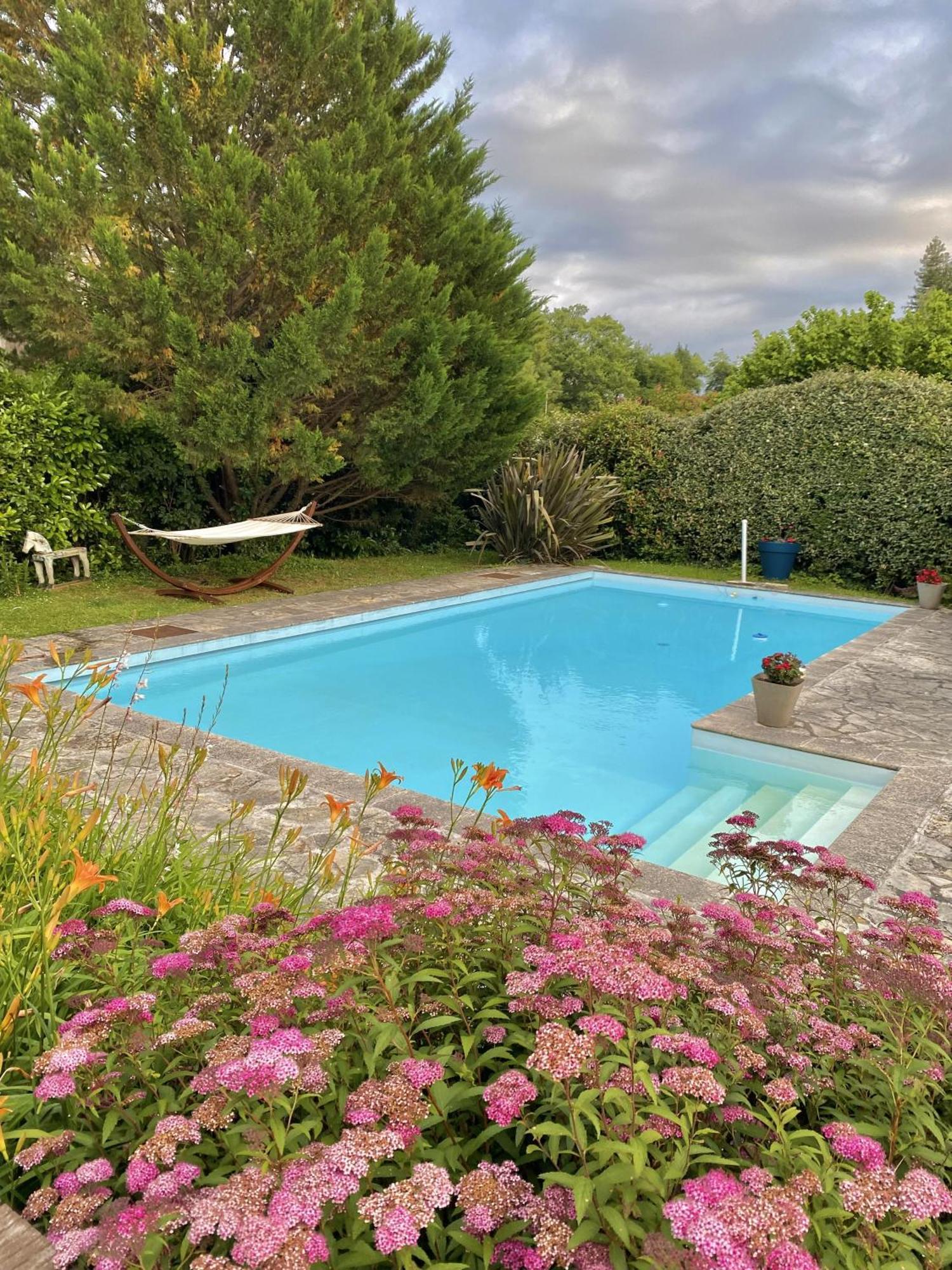 Agreable Petit Gite Avec Piscine Et Jardinet Сали-де-Беарн Экстерьер фото